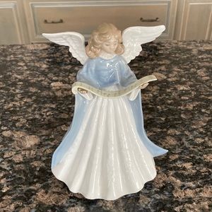 LLADRO RETIRED PORCELAIN FIGURINE 5719 ANGEL CANTANTE